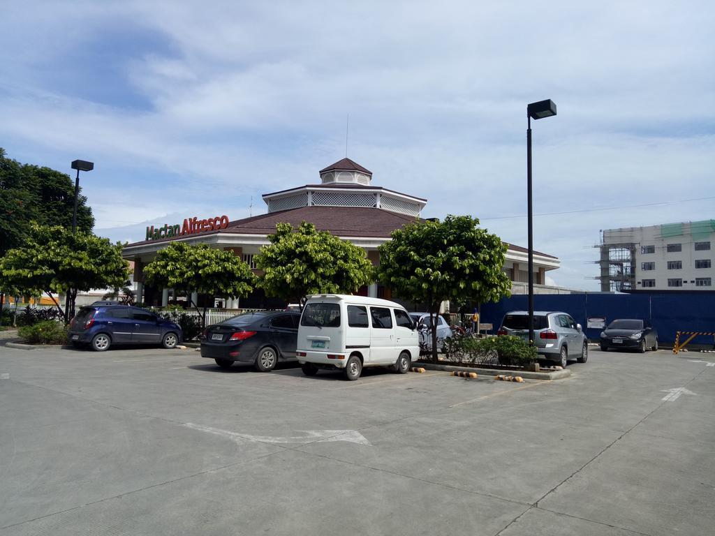 Mactan Newtown Condo Мактан Екстериор снимка