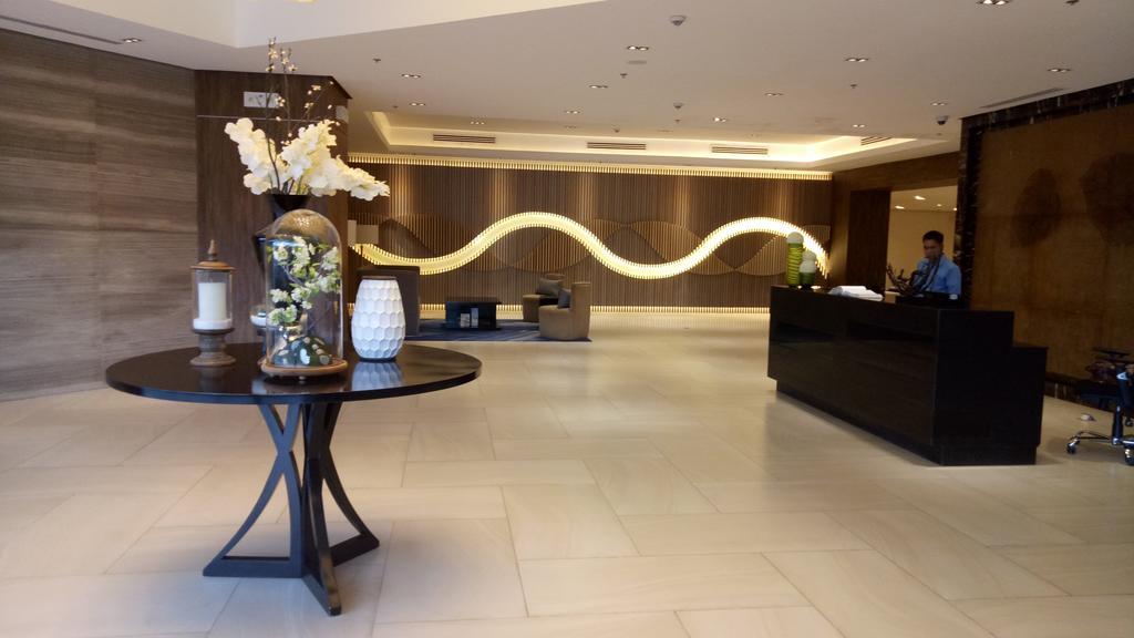 Mactan Newtown Condo Мактан Екстериор снимка