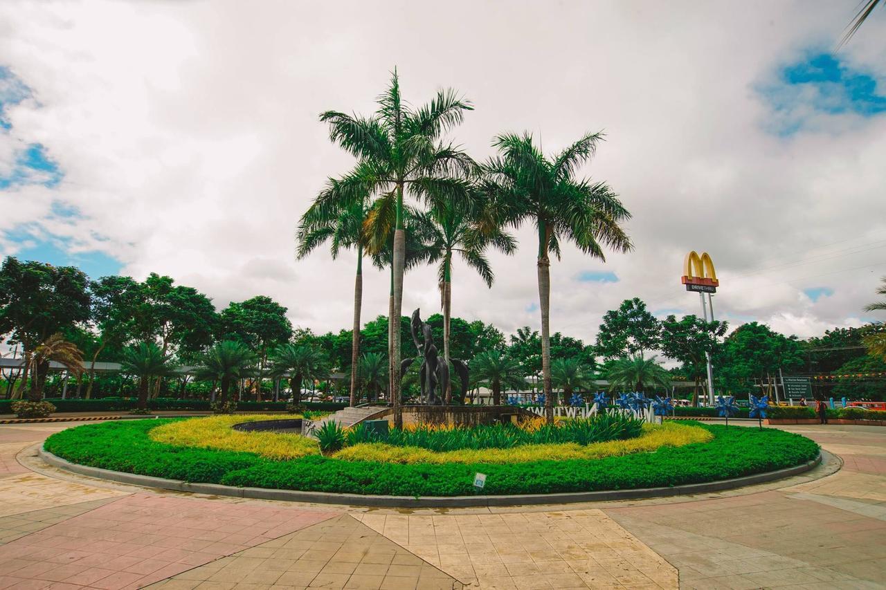 Mactan Newtown Condo Мактан Екстериор снимка